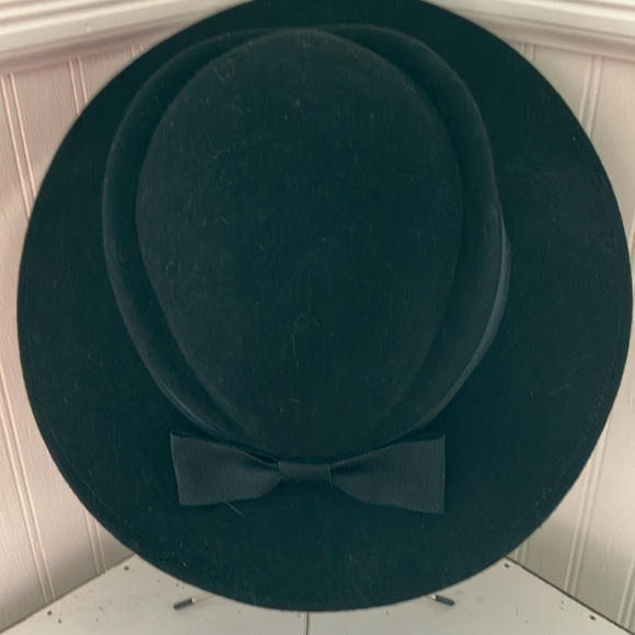 Ladies Black Hat, 💯% Wool, Measures 13”x 10”x 5”, 3” Brim, Ribbon Surrounding - Picture 3 of 10